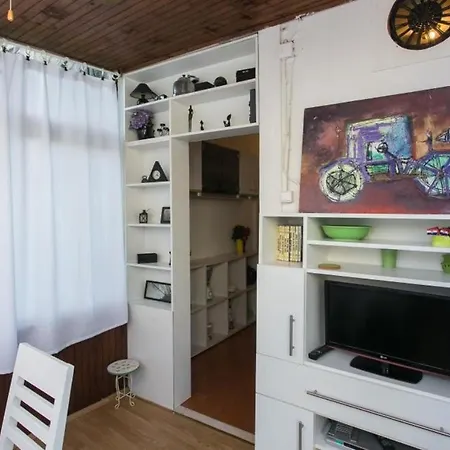 Daire Jeanny - One Bedroom With Terrace