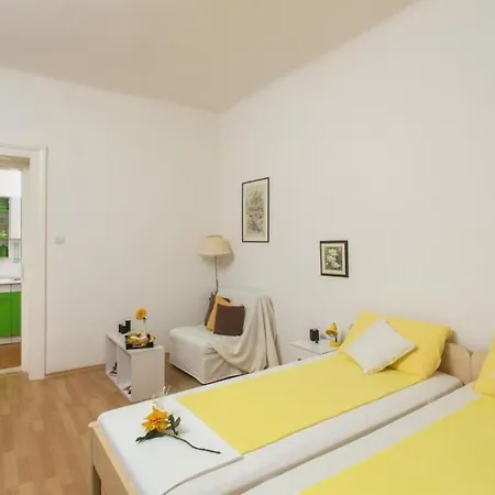 Apartman Jeanny - One Bedroom With Terrace *